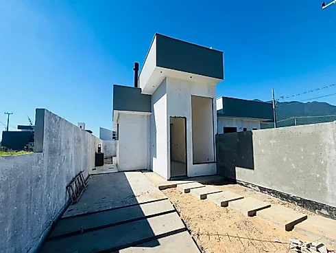 Casa Geminada 3 Dormitórios, sendo 1 Suíte