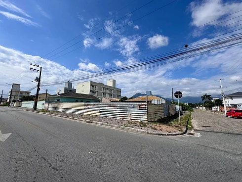 Terreno 450m² Loteamento Schutz