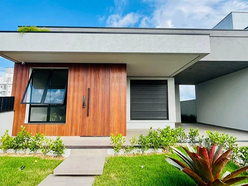 Casa Alto Padrão 3 Dormitórios, sendo 1 Suíte com Closet
