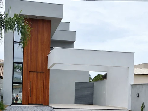 Casa 03 Dormitórios, sendo 2 Suítes