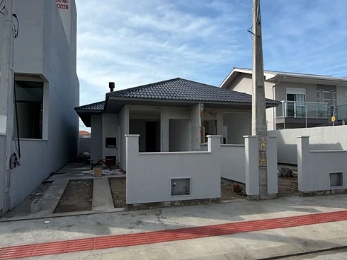 Casa Geminada 3 Dormitórios, sendo 1 Suíte