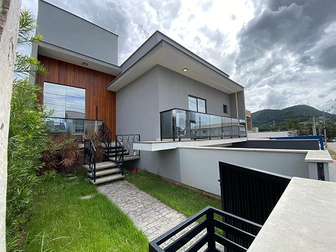 Casa 3 Dormitórios, sendo 3 Suítes