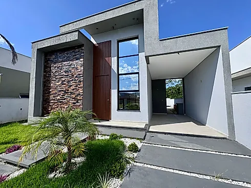 Casa 3 Dormitórios, sendo 1 Suíte
