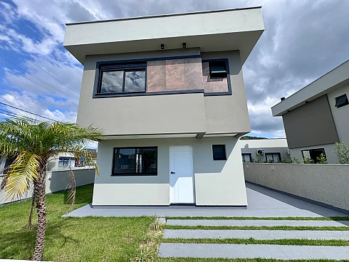 Casa Duplex 3 Dormitórios, sendo 1 Suíte