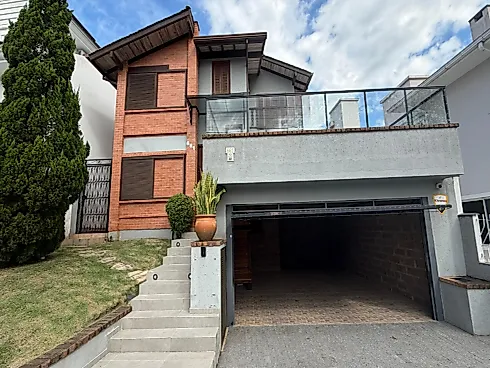 Casa 3 Dormitórios, sendo 1 Suíte com Closet e Hidromassagem