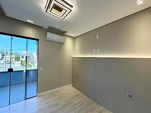 Casa 4 Dormitórios, sendo 2 Suítes - Foto 16