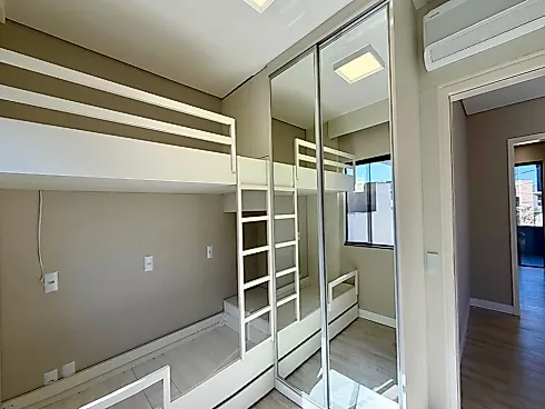 Casa 4 Dormitórios, sendo 2 Suítes - Foto 23