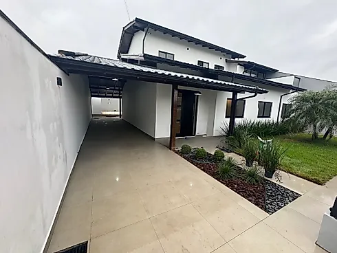 Casa 4 Dormitórios, sendo 2 Suíte
