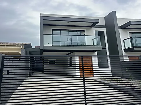 Sobrado geminado em Forquilhas, São José