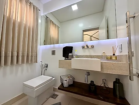 Casa 5 Dormitórios, sendo 2 Suítes e 1 Suíte Master