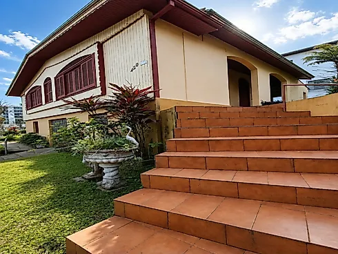 Casa com Amplo Terreno Central - Foto 3