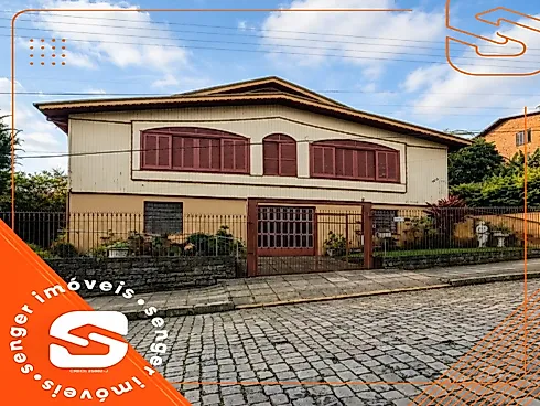 Casa com Amplo Terreno Central - Foto 1