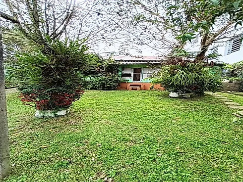 Casa com Amplo Terreno Central - Foto 8