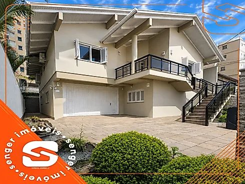 Casa Ampla no Centro 3 Quartos com 1 Suíte e 272m² - Centro