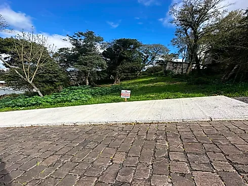 Terreno 607m² com Boa Localização - São Pelegrino