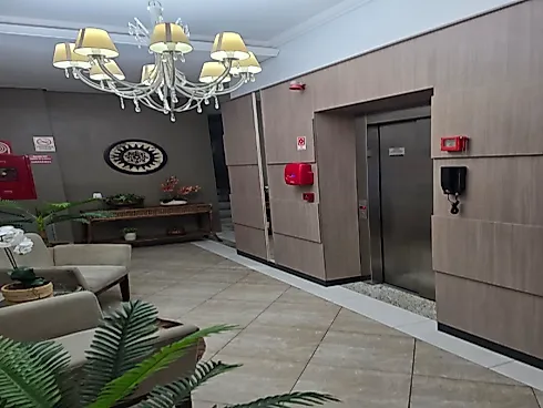 Apartamento Semi Mobiliado com 3 Dormitórios - Foto 2