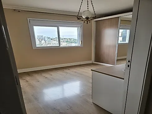 Apartamento Semi Mobiliado com 3 Dormitórios - Foto 8