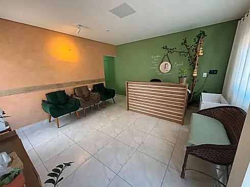 Moradia Confortável com um Espaço Comercial