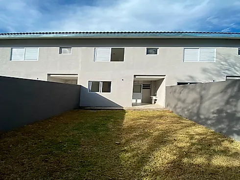 Casa em Vila Areao, Taubaté