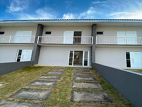 Casa em Vila Areao, Taubaté