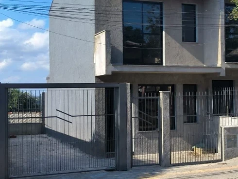 Sobrado geminado em Cecilia, Viamão