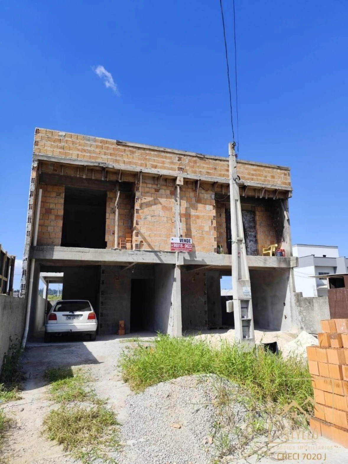 Sobrado geminado em Forquilhas, São José