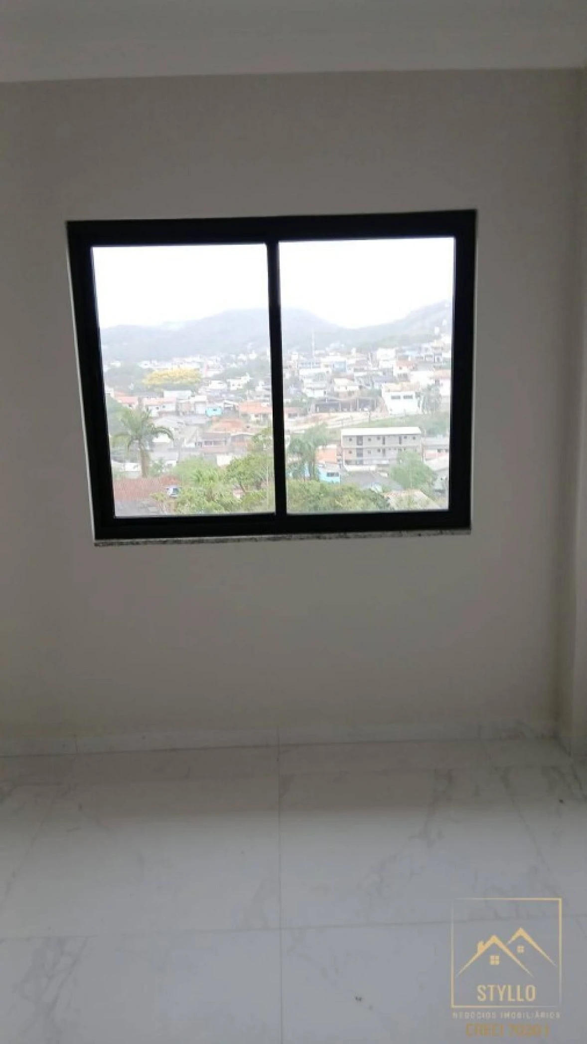 Sobrado geminado em Potecas, São José