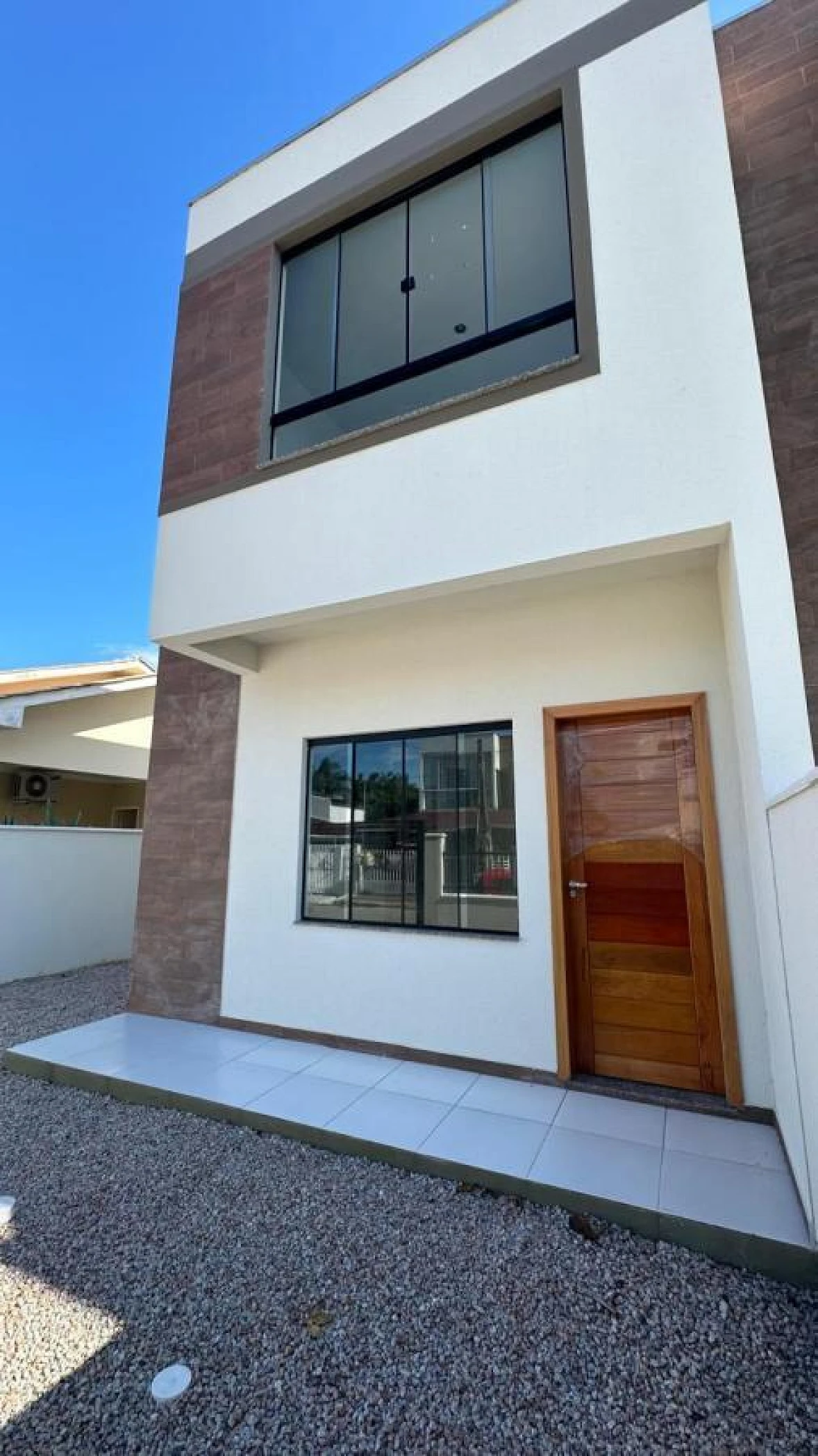 Sobrado geminado em Areias, Tijucas