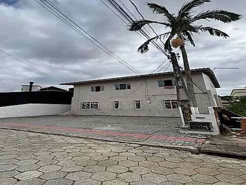 Prédio em Caminho Novo, Palhoça
