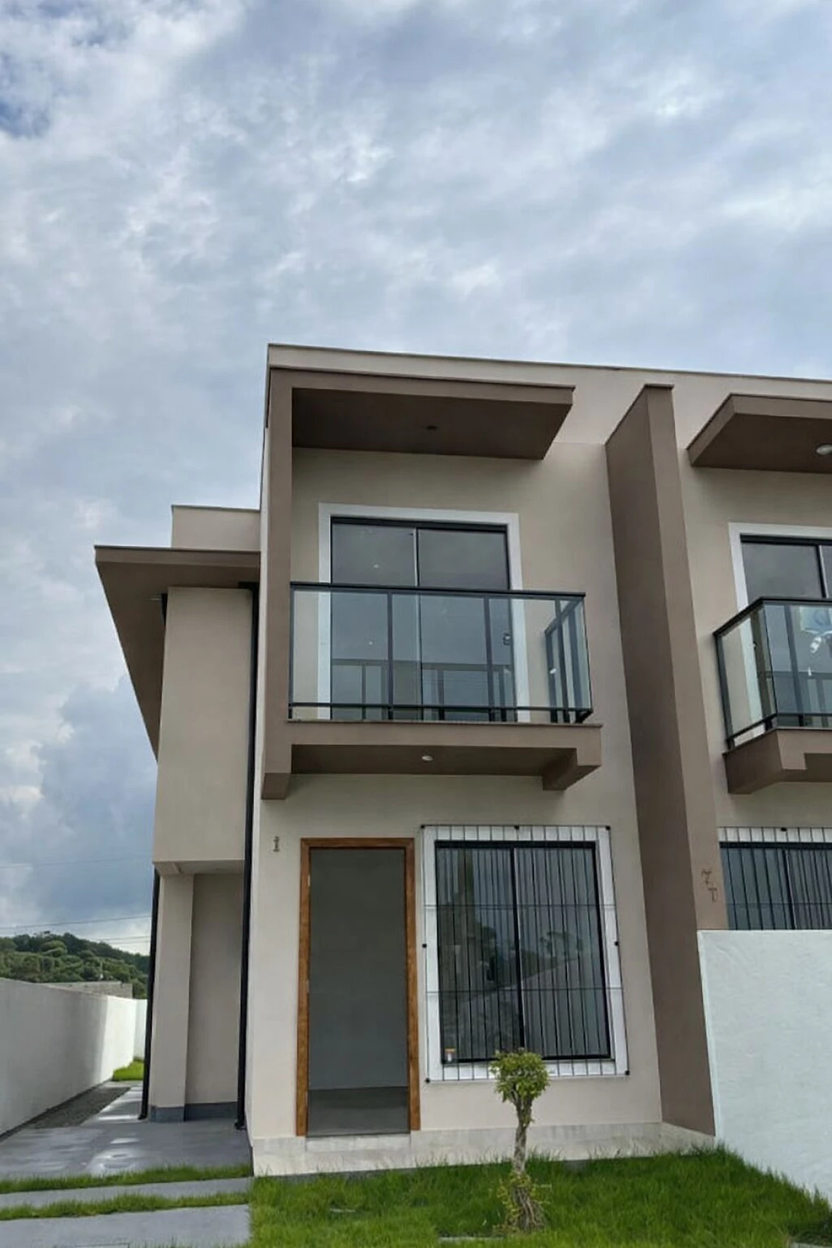Sobrado geminado em Forquilhas, São José