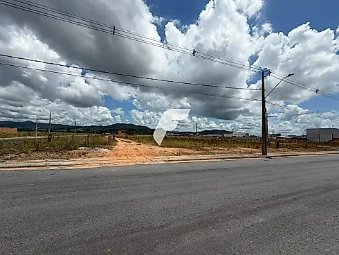 Baú Baixo, Ilhota