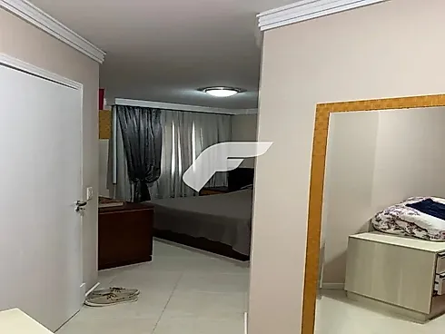Apartamento em Meia Praia, Itapema