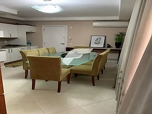Apartamento em Meia Praia, Itapema