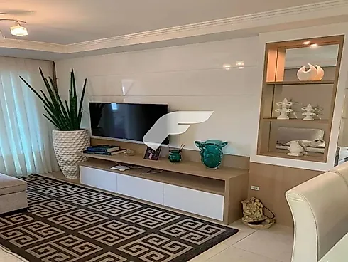 Apartamento em Meia Praia, Itapema