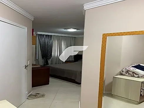 Apartamento em Meia Praia, Itapema