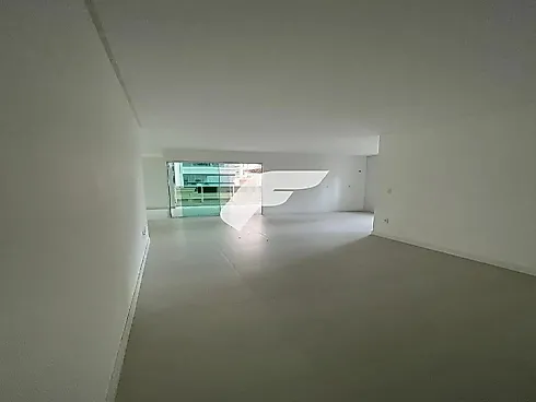 Apartamento em Meia Praia, Itapema