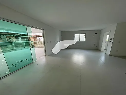 Apartamento em Meia Praia, Itapema