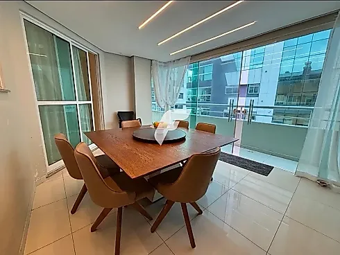 Apartamento em Meia Praia, Itapema