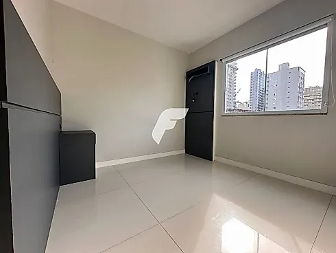 Apartamento em Meia Praia, Itapema