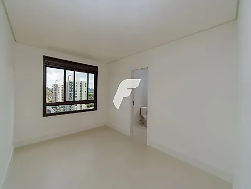 Apartamento em Praia De Armação Do Itapocorói, Penha