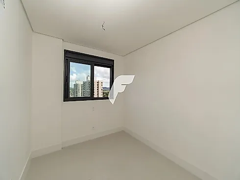 Apartamento em Praia De Armação Do Itapocorói, Penha