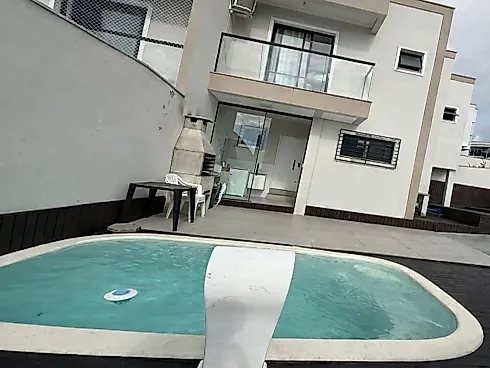 Sobrado geminado em Bela Vista, Palhoça