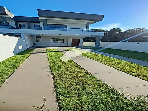 Casa 3 Dormitórios (1 Suíte) Recém Entregue com 2 Vagas de Garagem nos Ingleses