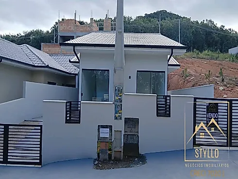 Casa com 2 Dormitórios a Venda, 48,00 m² por R$ 390.000,00 - Forquilhas