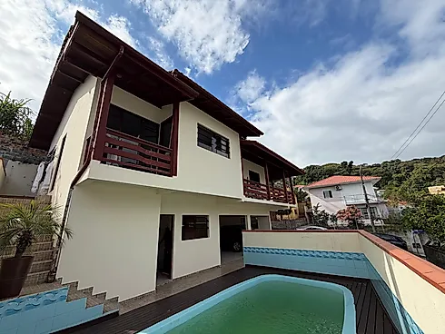 Casa com Piscina na Ponta de Baixo | São José
