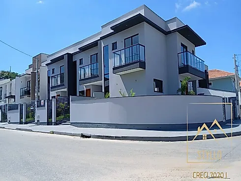 Sobrado com 3 Dormitórios, 123,51 m² Localizado em Potecas, São José/SC