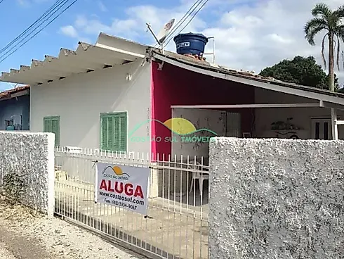 Casa de 2 Quartos Distante 215 Metros da Praia da Armação - Armação do Pântano do Sul - Florianópol - Casa em Armação Do Pântano Do Sul, Florianópolis - Foto 1