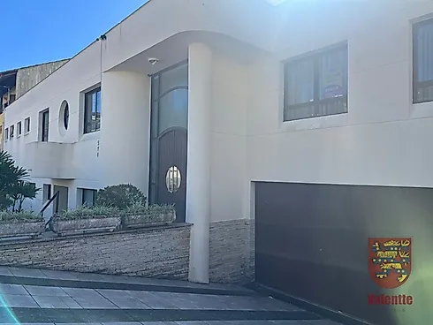 Casa Espaçosa em Coqueiros: 3 Quartos, Dependência de Empregada e 4 Vagas de Garagem! - Casa em Coqueiros, Florianópolis - Foto 2