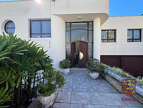 Casa Espaçosa em Coqueiros: 3 Quartos, Dependência de Empregada e 4 Vagas de Garagem! - Casa em Coqueiros, Florianópolis - Foto 3