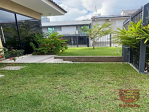 Casa Plana no Melhor Local do Balneario Estreito - 3 Quartos sendo uma Suite - Sala Comercial - Piscina - Area Gourmet - Churrasqueira a Car - Casa em Balneário Estreito, Florianópolis - Foto 2